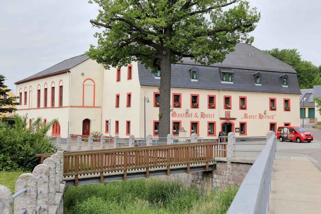Gasthof Und Hotel Roter Hirsch Claußnitz Kültér fotó
